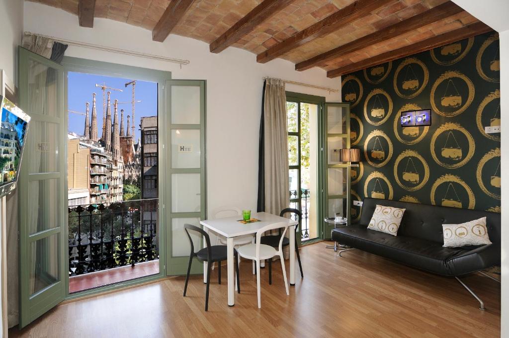 Apartments Hostemplo Suites, Испания, Барселона, туры, фото и отзывы
