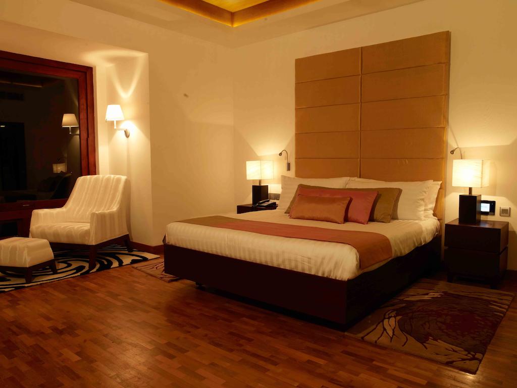 Тури в готель The Raviz Resort & Spa Ashtamudi Керала