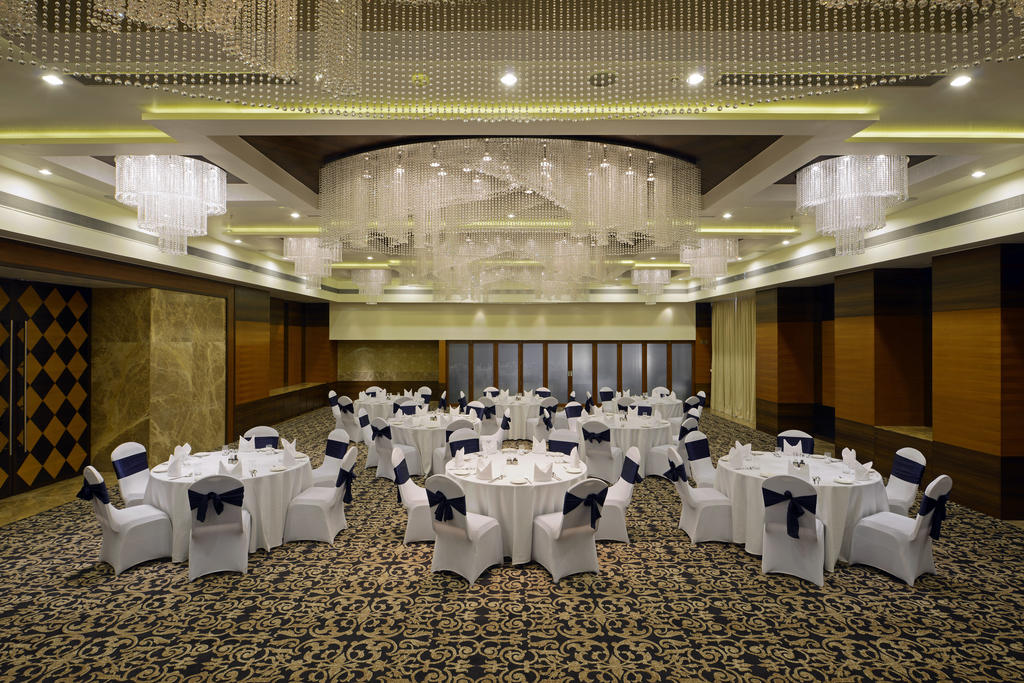 Відпочинок в готелі Radisson Blu Hotel Ahmedabad