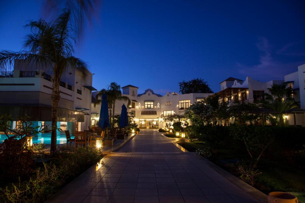 Горящие туры в отель Lahami Bay Beach Resort And Gardens