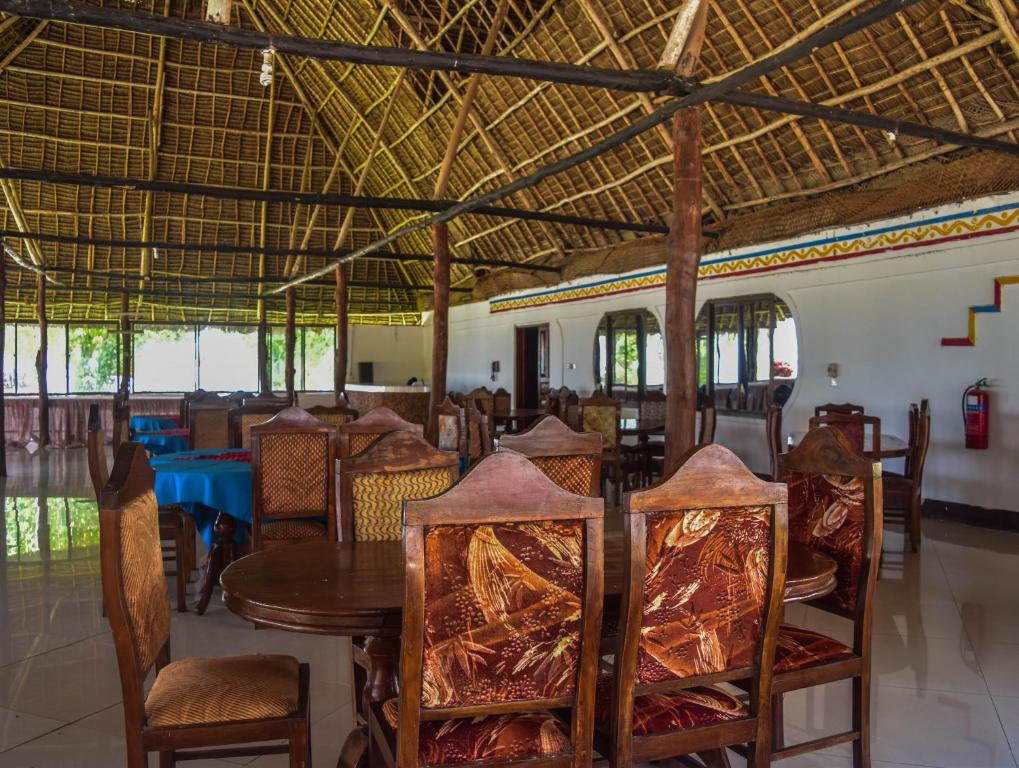 Горящие туры в отель Coconut Tree Village Beach Resort Уроа Танзания