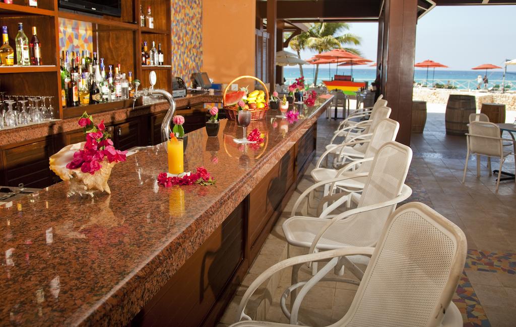 Отзывы гостей отеля Sonesta Maho Beach Hotel & Casino