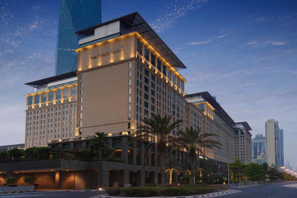 The Ritz-Carlton Dubai International Financial Centre, развлечения