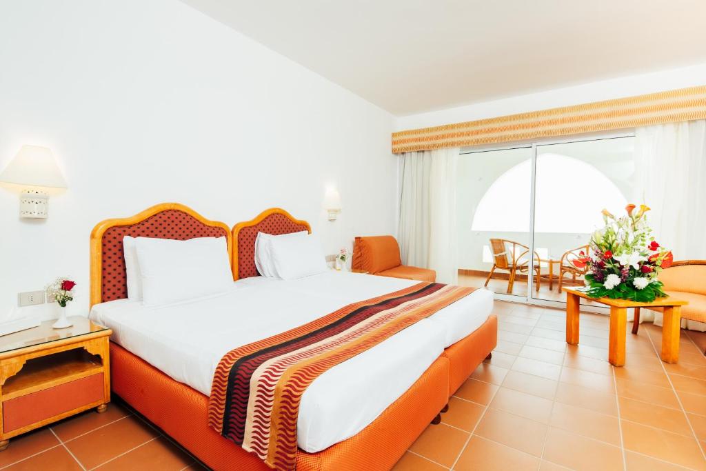 Відпочинок в готелі Domina Coral Bay Prestige