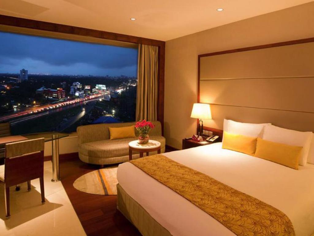 Горящие туры в отель Crowne Plaza Керала
