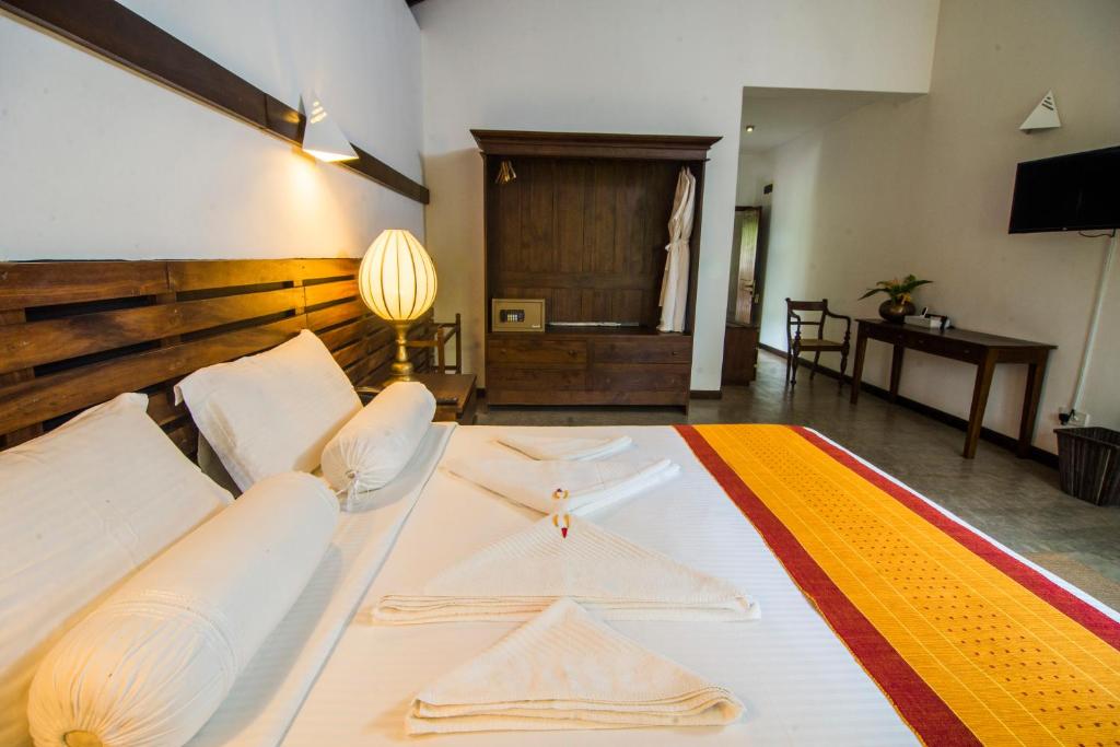 Туры в отель Roman Lake Балапития Шри-Ланка