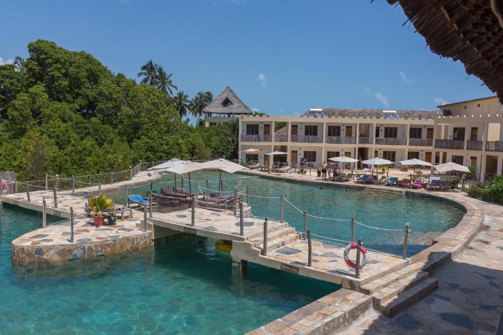 Джамбиани Reef & Beach Resort цены