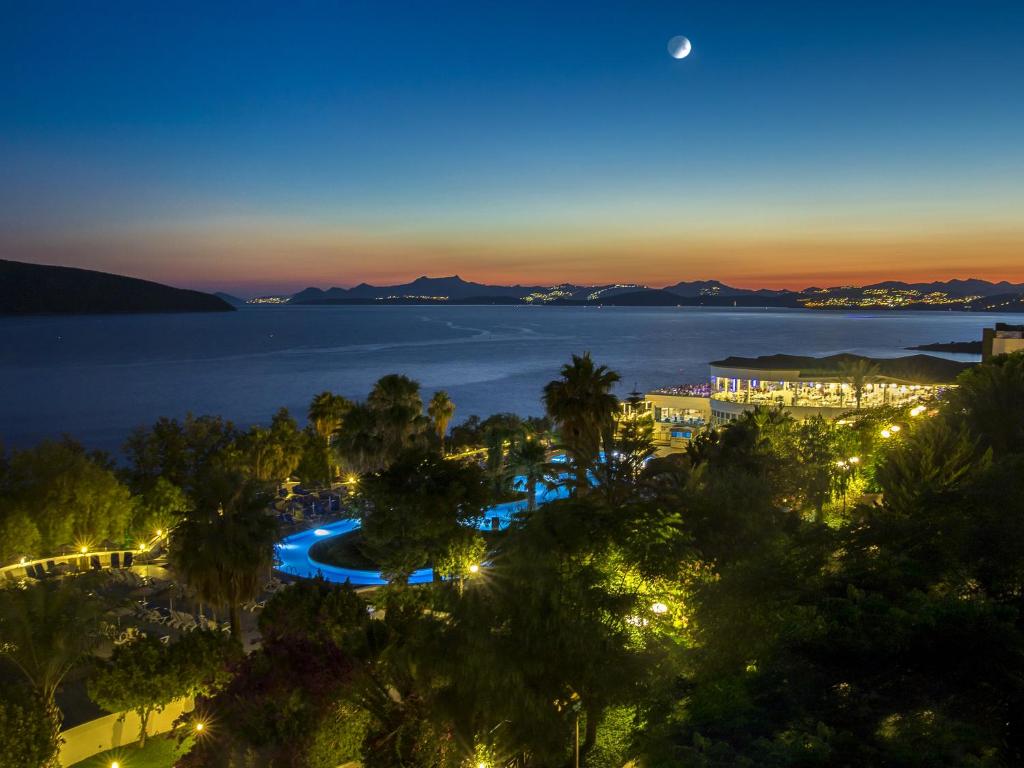 Горящие туры в отель Bodrum Holiday Resort & Spa Бодрум Турция