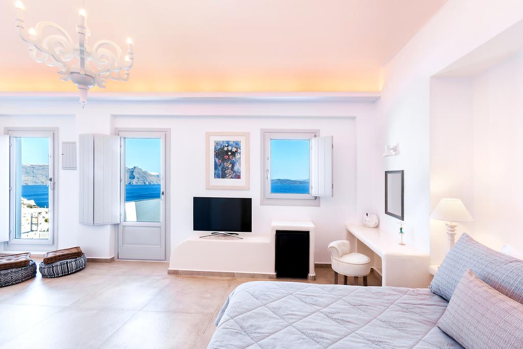 Фото отеля Santorini Secret Suites & Spa