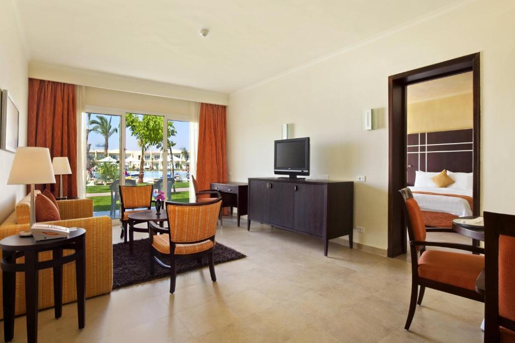 Odpoczynek w hotelu Doubletree By Hilton Sharks Bay (ex. Hilton Sharks Bay) Szarm el-Szejk