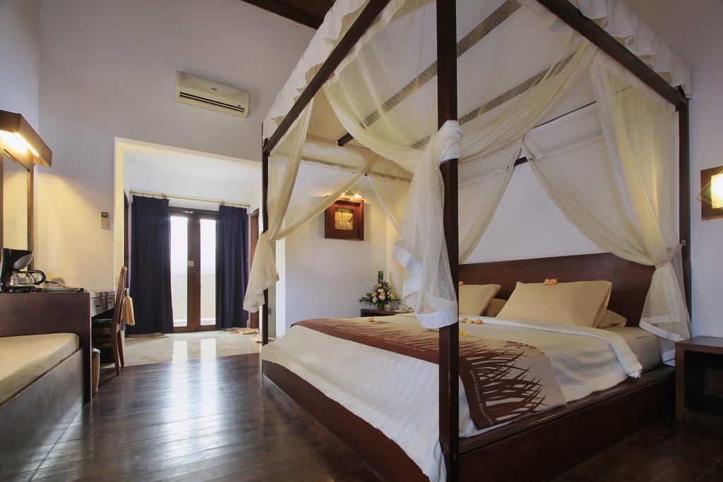 Ціни в готелі Kuta Lagoon Resort and Pool Villa
