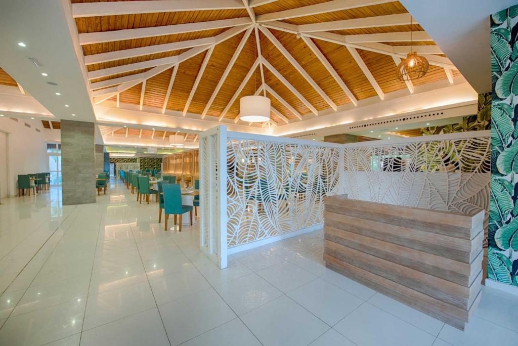 Готель, Уверо Альто, Домініканська республіка, Grand Sirenis Punta Cana Resort