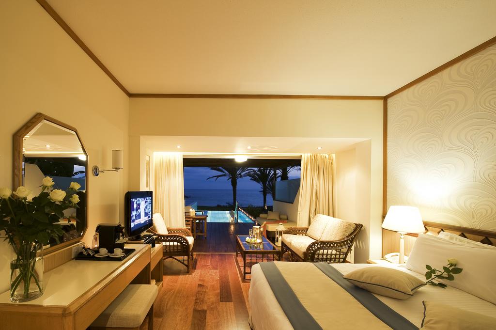 Відпочинок в готелі Athena Beach Hotel Пафос