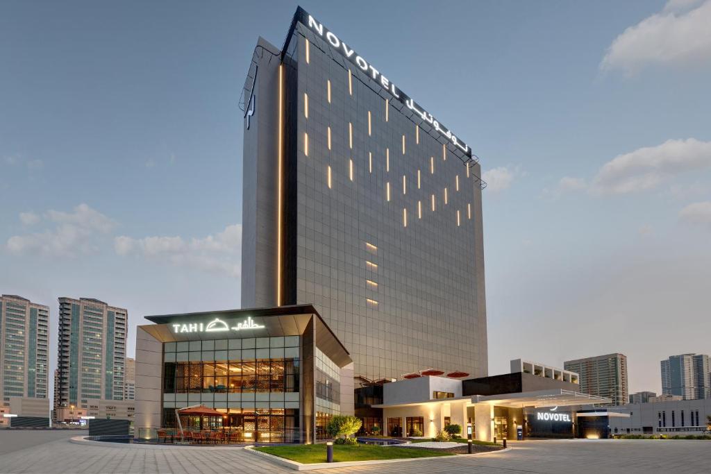 Горящие туры в отель Novotel Sharjah Expo Centre Шарджа ОАЭ