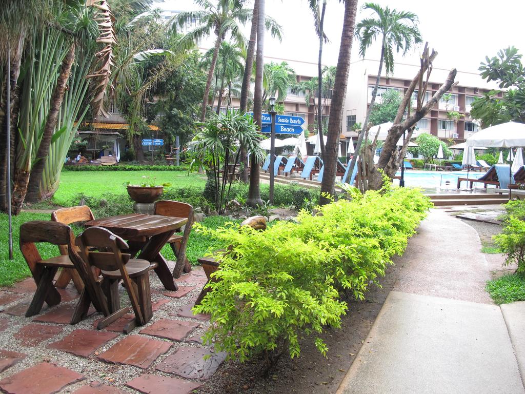 Відгуки про готелі Basaya Beach Hotel