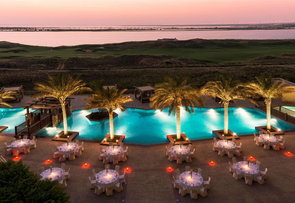 Ceny hoteli Radisson Blu Hotel Abu Dhabi Yas Island