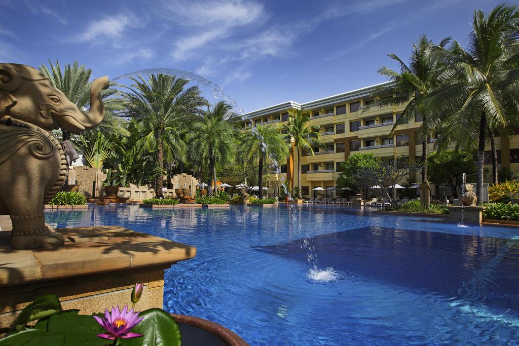 Holiday Inn Phuket фото та відгуки