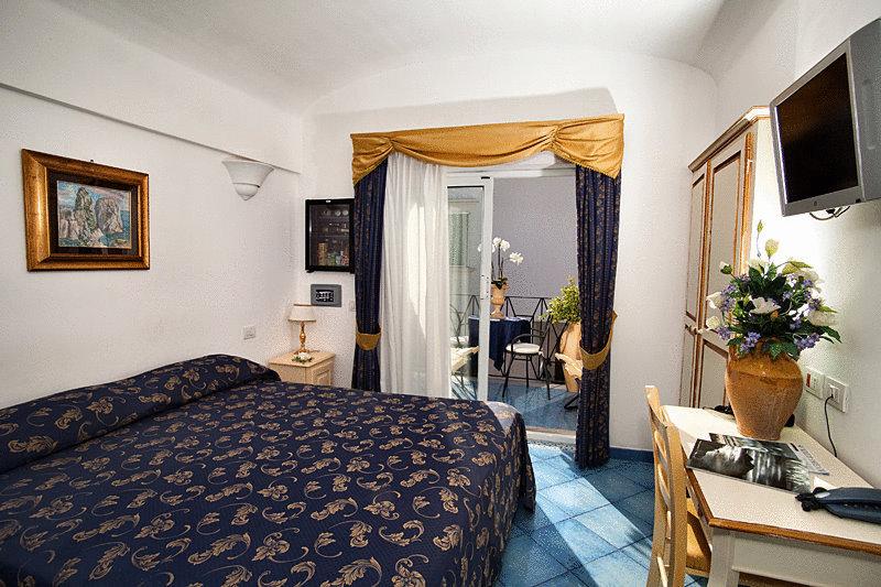 Горящие туры в отель Bussola Di Hermes Hotel (Anacapri) Капри (остров)