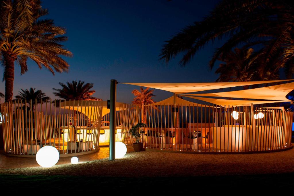 Тури в готель Sheraton Jumeirah Beach Resort Дубай (пляжні готелі)