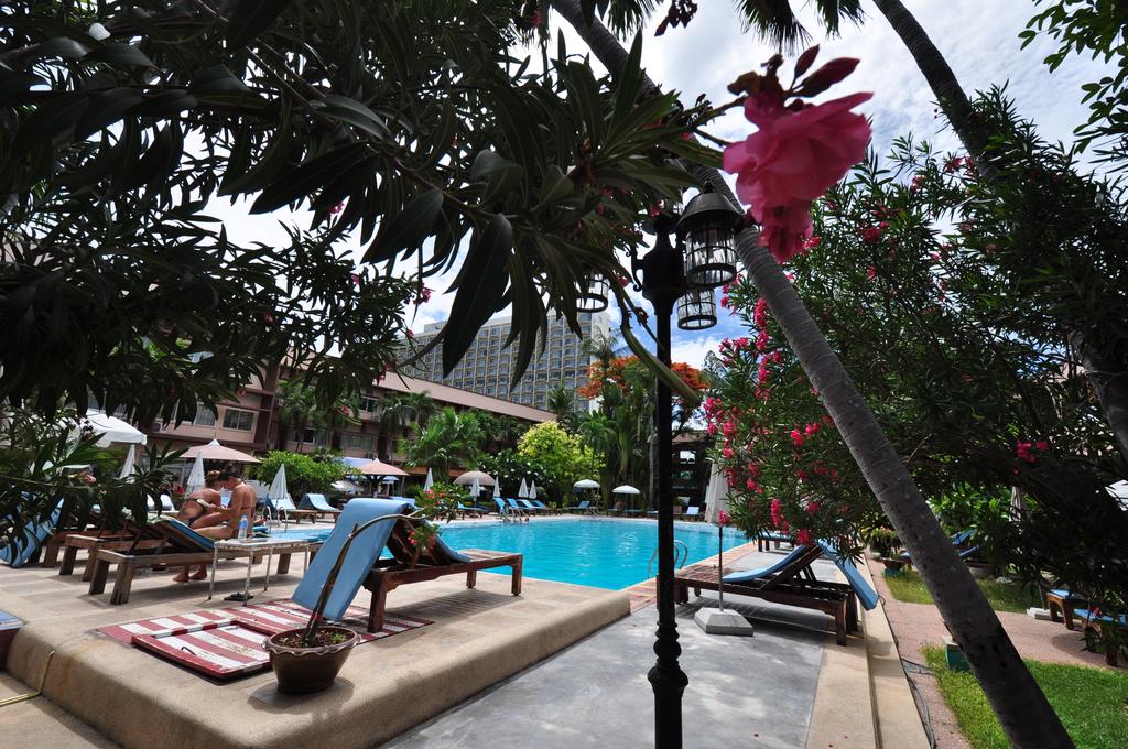 Відпочинок в готелі Basaya Beach Hotel Паттайя Таїланд