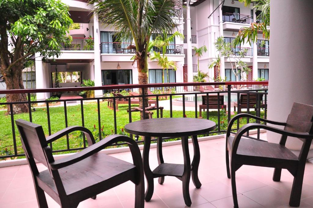 Navatara Phuket Resort цена