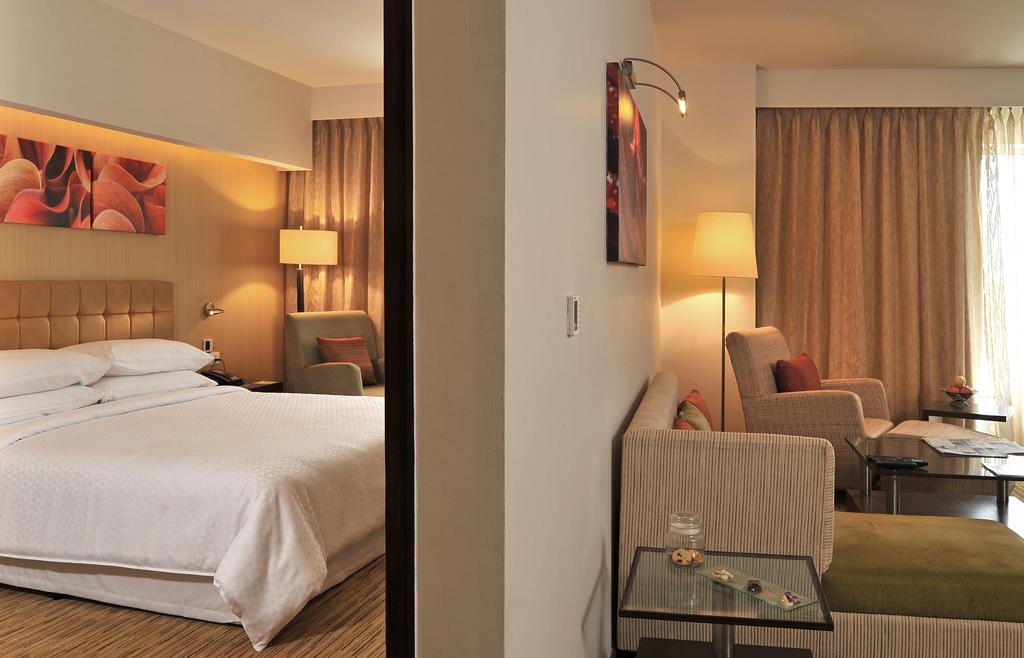 Відпочинок в готелі Four Points By Sheraton Hotel and Serviced Apt Пуна