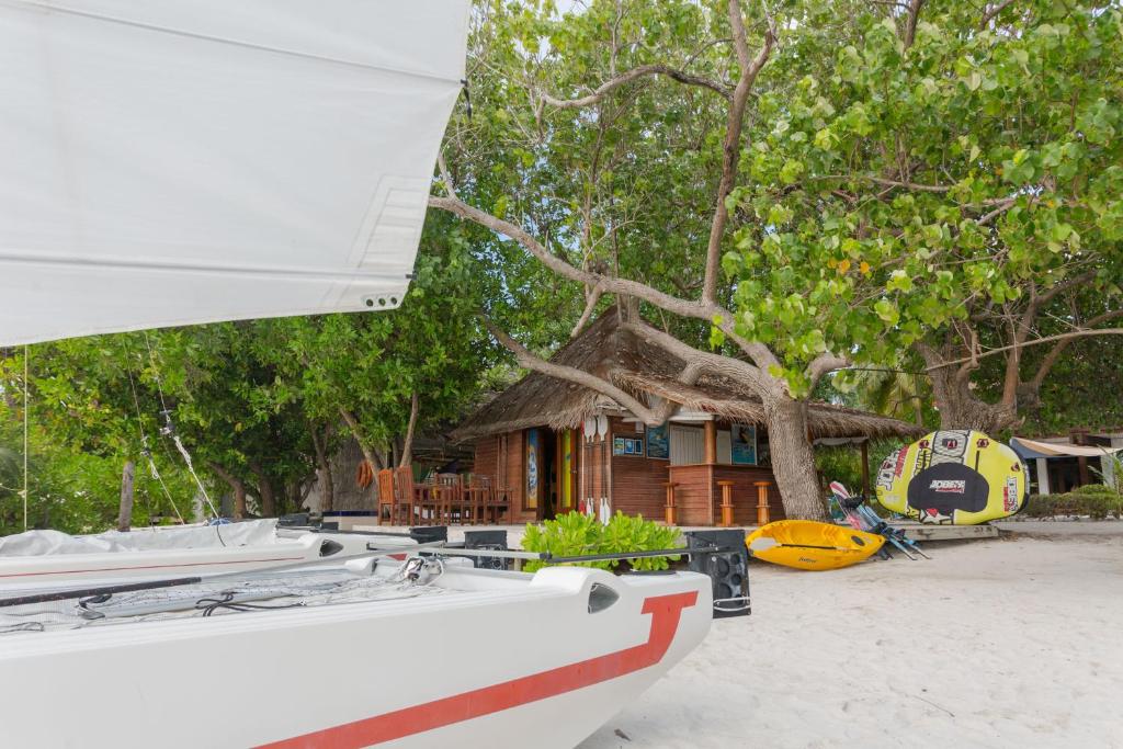Тури в готель Bandos Resort Північний Мале Атол Мальдіви