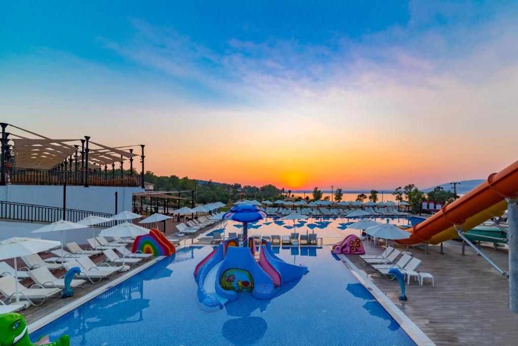 Ramada Resort Akbuk ціна