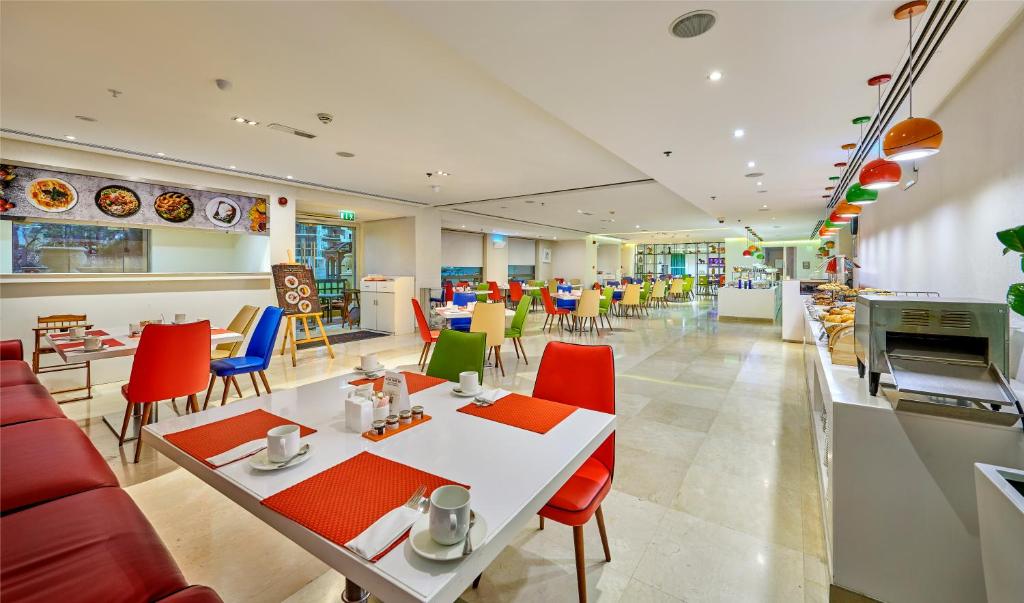 Ramada Hotel and Suites by Wyndham Dubai Jbr (ex. Hawthorn Suites), фотограції туристів