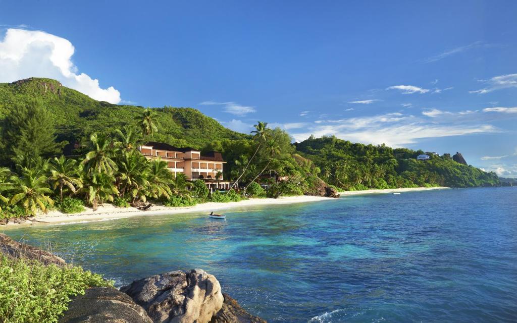 Отдых в отеле Double Tree By Hilton Seychelles Allamanda Resort & Spa Маэ (остров)