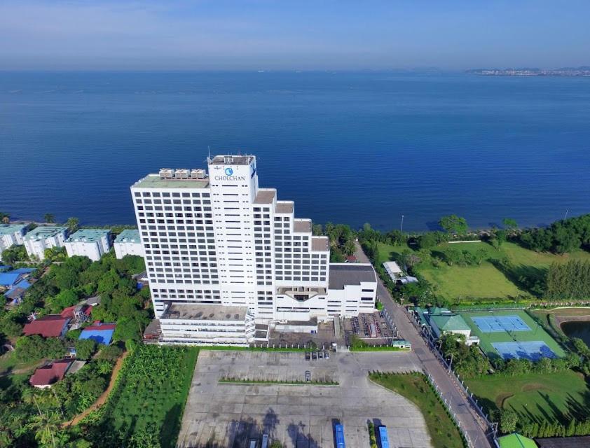 Отель, Cholchan Pattaya Beach Resort