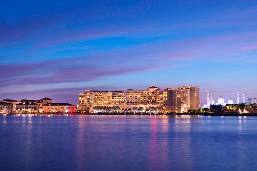 Готель, Абу Дабі, ОАЕ, The Ritz Carlton Abu Dhabi Grand Canal