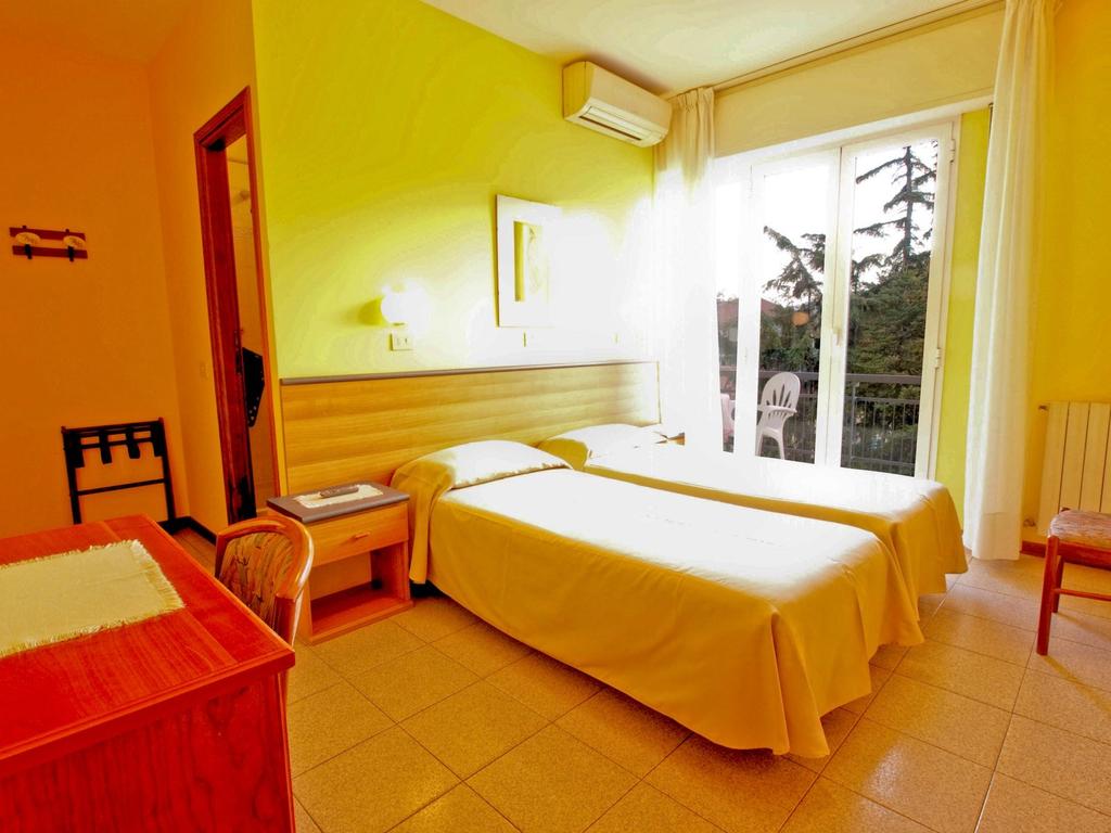 Hotel Capri, Италия, Диано-Марина, туры, фото и отзывы