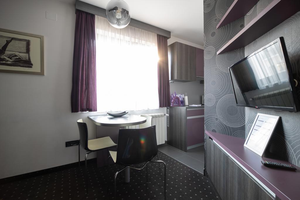 Загреб Log In Rooms цены