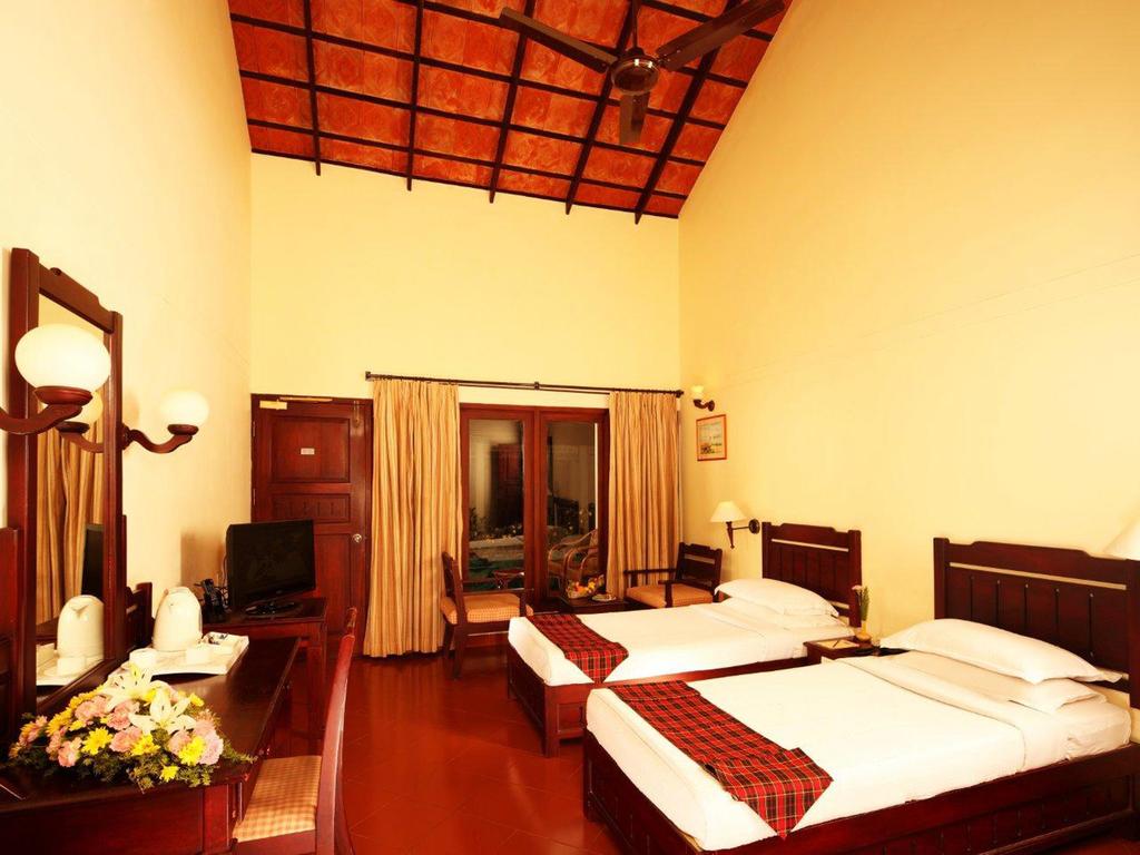Гарячі тури в готель Abad Whispering Palms Кумараком Індія
