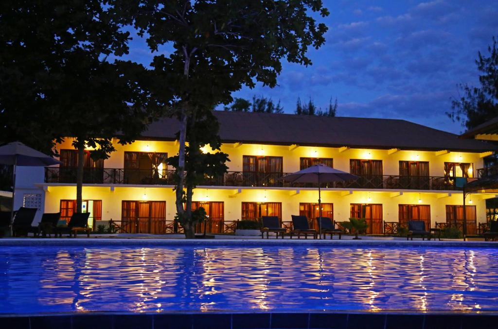 Отдых в отеле Amaan Bungalow Beach Hotel