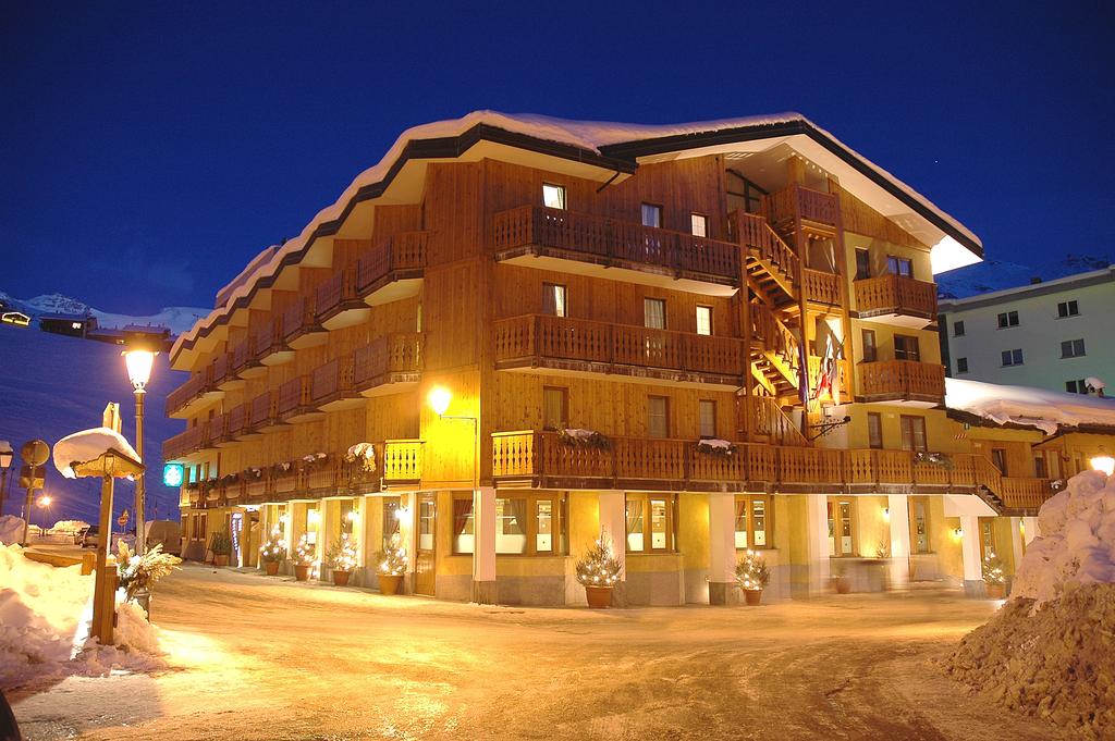 Hot tours in Hotel Excelsior Planet Breuil-Cervinia Italy