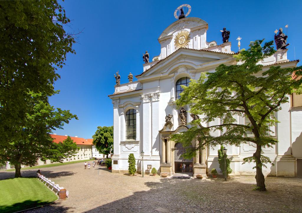 Прага Monastery цены