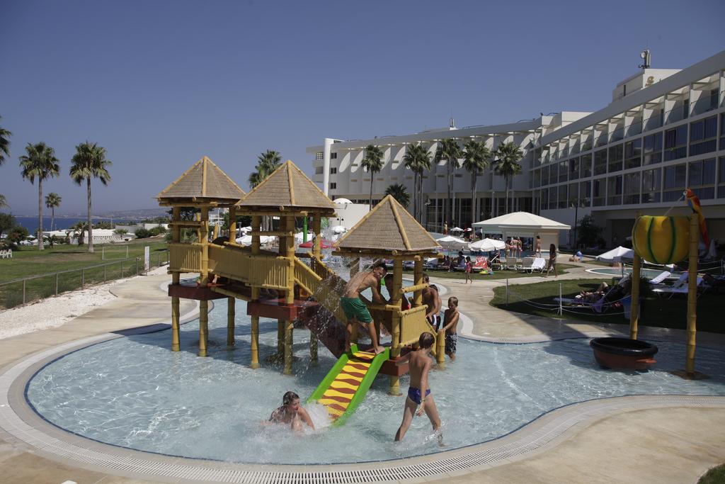 Пафос Leonardo Laura Beach & Splash Resort