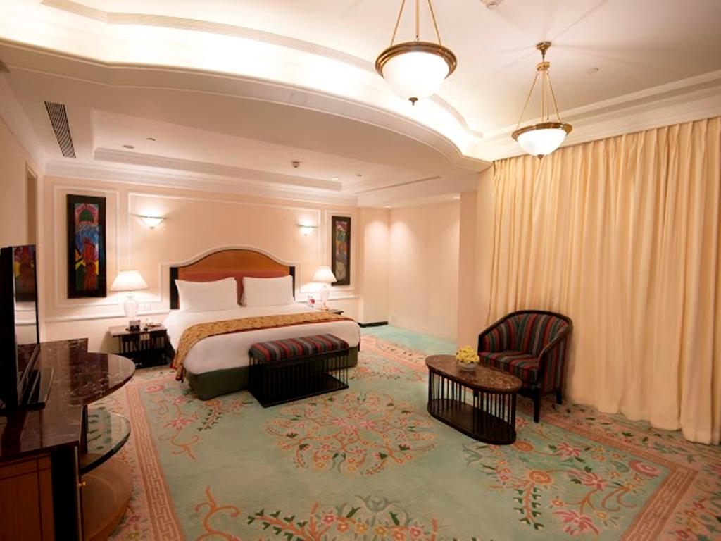 Фото отеля Crowne Plaza Chennai Adyar Park (ex. Sheraton Park Hotel And Towers)