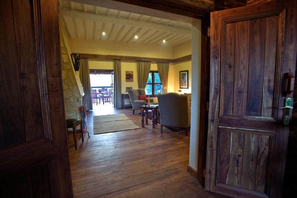 Кратер Нгоронгоро Neptune Ngorongoro Luxury Lodge ціни