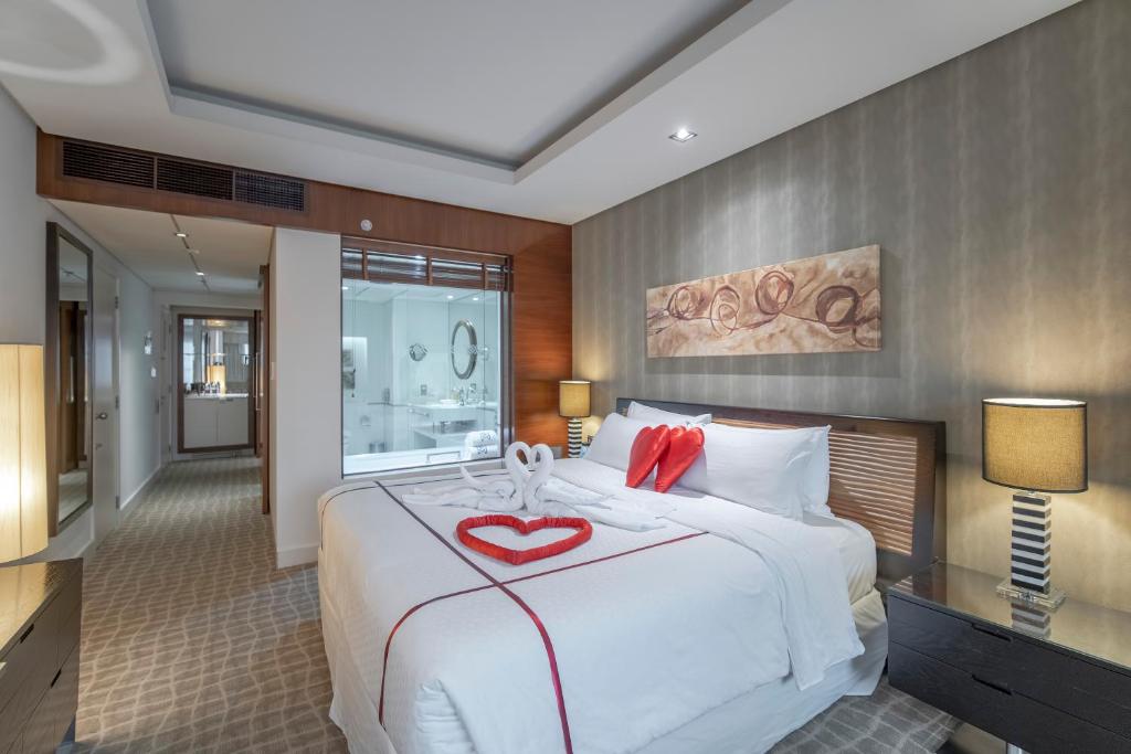 Majestic Premier Hotel (ex. Four Points By Sheraton) ОАЭ цены