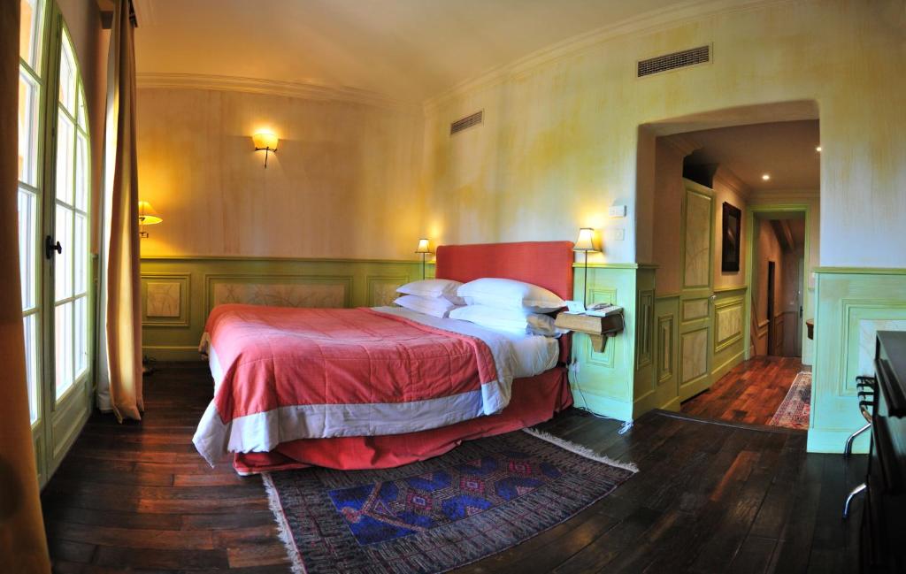 Тури в готель Hotel Relais & Chateaux La Signoria Кальві