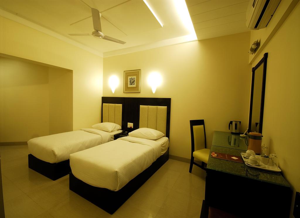 The Ren Hotels (ex. Lily Sarovar Portico), Насик, Индия, фотографии туров