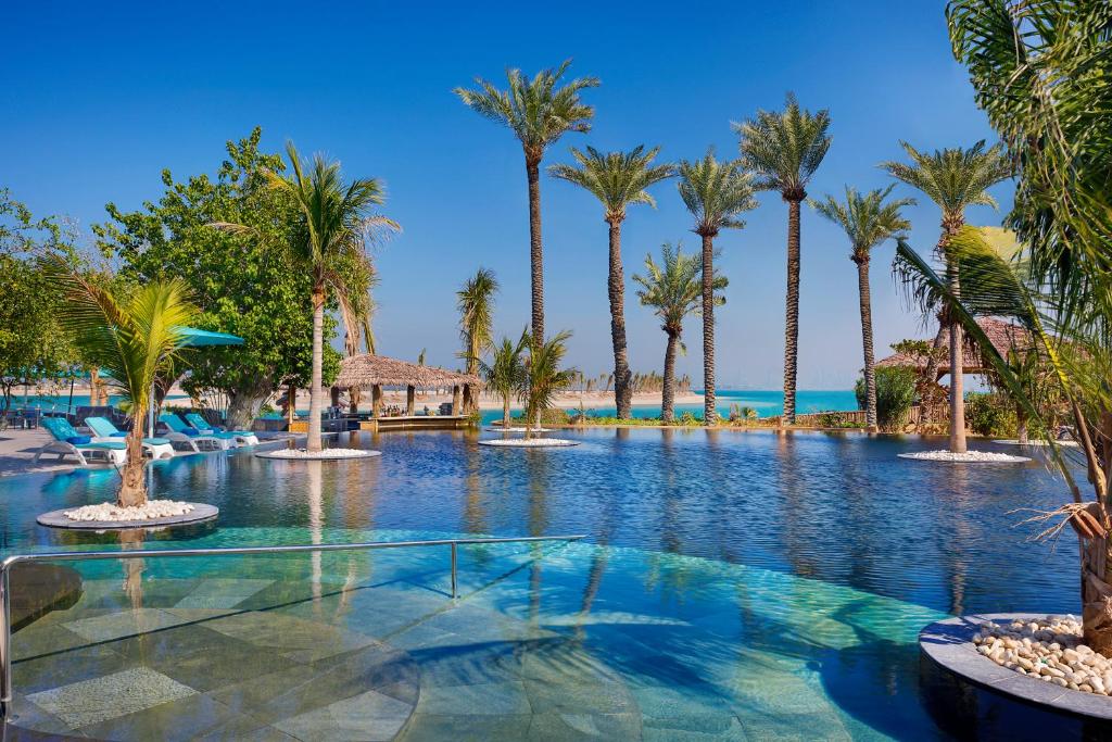 Відгуки туристів Anantara World Island Dubai Resort