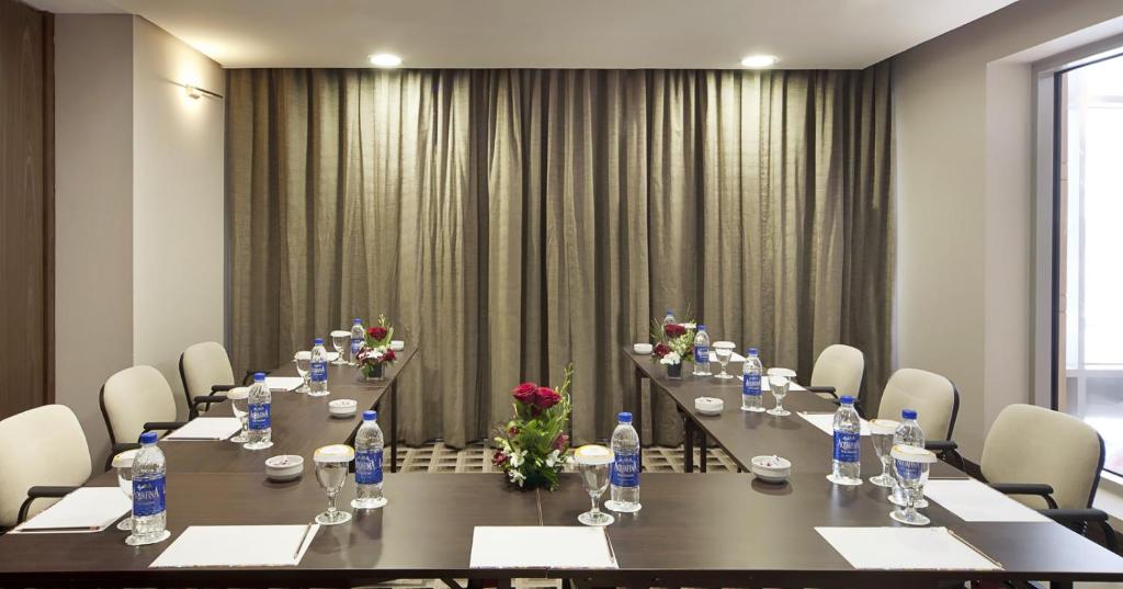 Туры в отель Oaks Liwa Executive Suites Абу-Даби ОАЭ