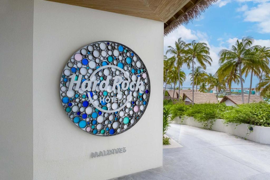 Відгуки туристів Hard Rock Hotel Maldives