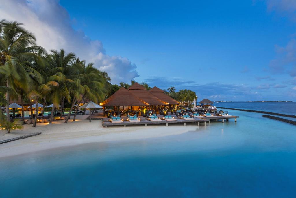 Отдых в отеле Kurumba Maldives