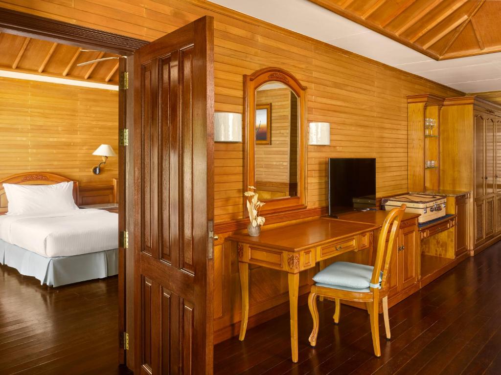 Ціни в готелі Royal Island Resort & Spa