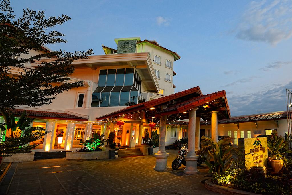 Отель, Holiday Villa Nataya